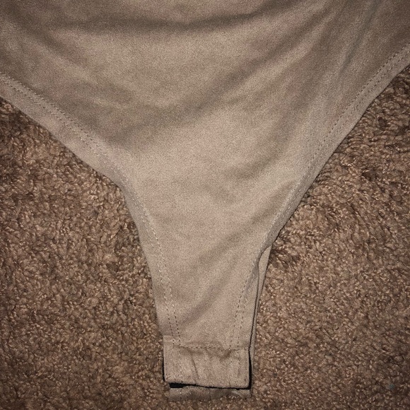 Suede nude bodysuit - Picture 2 of 6